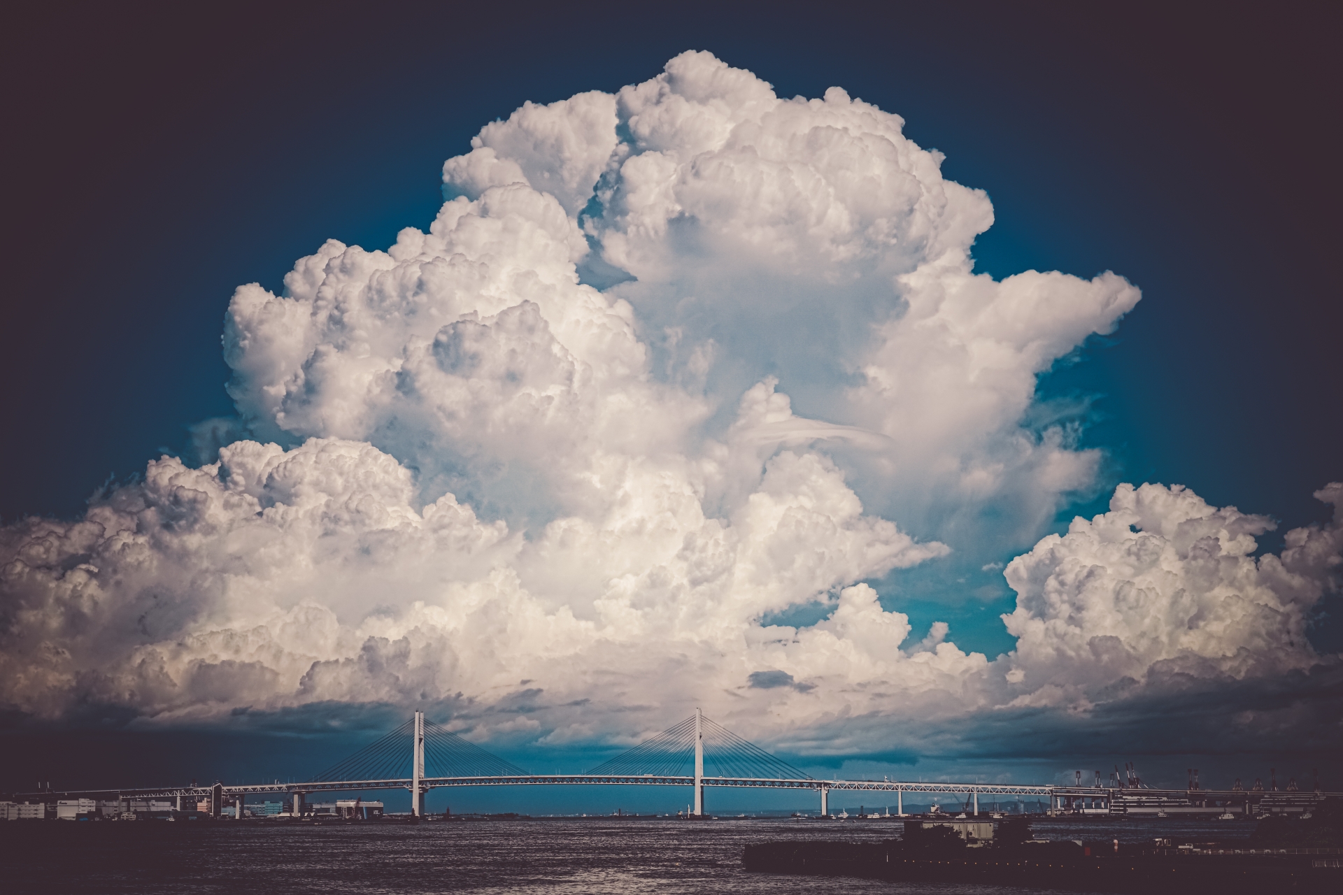 入道雲　ベイブリッジ